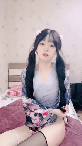 图片[2]-清纯甜妹少萝 邪恶双马尾 与闺蜜直播自慰[26V/45.9G]-PinkyKitty Girls